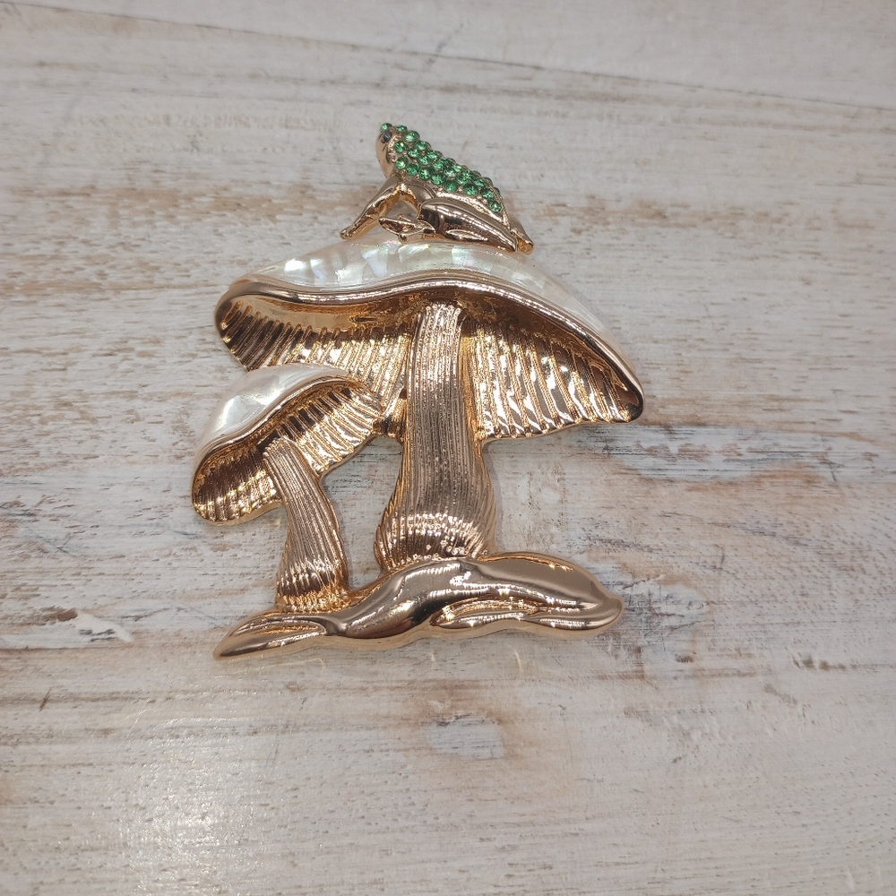 Anne Klein Frog On Mushrooms Pin